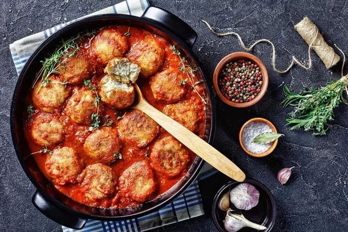 Boulettes de poisson à la sauce tomate